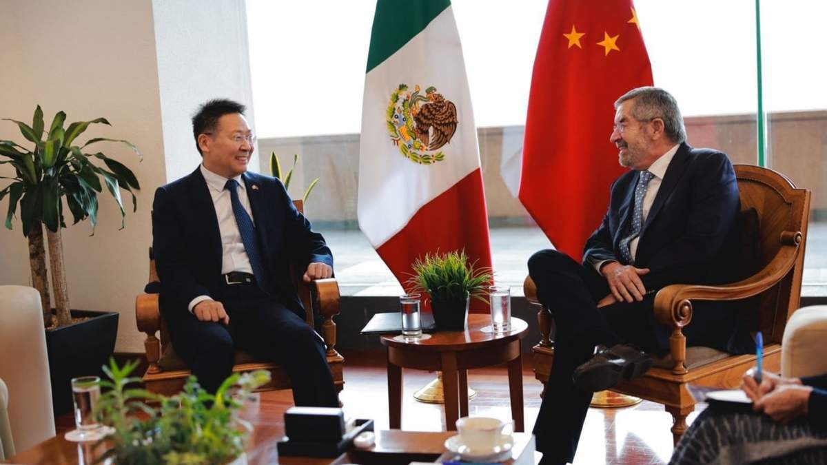 El Embajador de China y Juan Ramón de la Fuente
