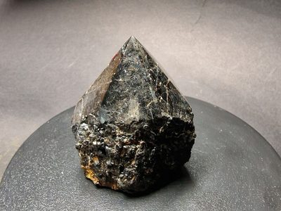 Cada vez más personas la usan: la piedra de protección que aleja las malas energías y puede transformar tu vida