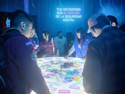 "Misión Cyborg" la exposición que busca acercar a jóvenes a las finanzas digitales
