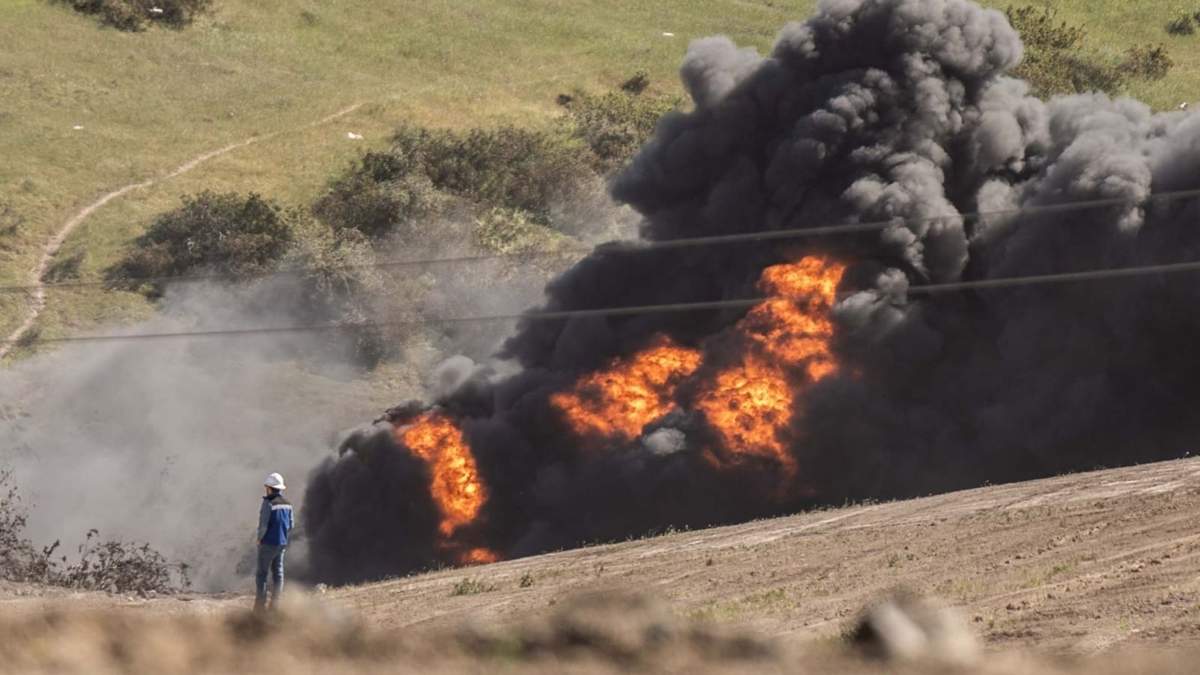 Una explosión en un ducto de Pemex provocó un incendio en la zona de Villas de Costa Rica