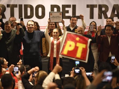 En medio de reclamos por candidaturas, Sheinbaum rinde protesta como aspirante del PT