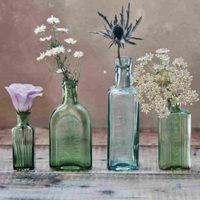 Con botellas de vidrio vacías y algunos palitos de brochette, armá este precioso y útil proyecto para tu casa