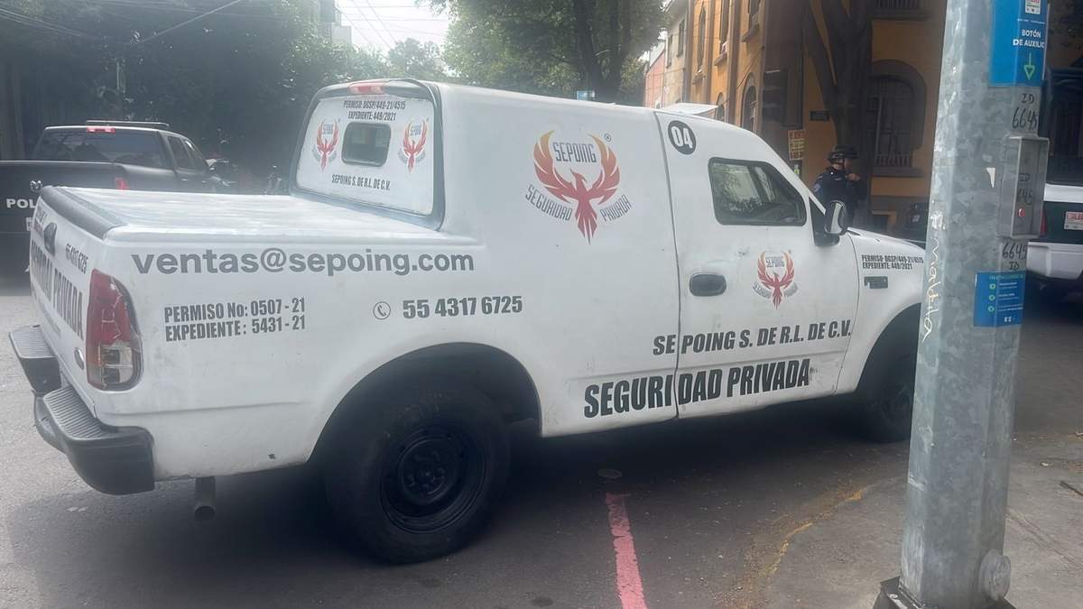 Camioneta atracada