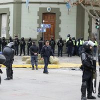 Tobares aseguró que la justicia ordenó el desalojo del acampe mapuche en Casa de Gobierno