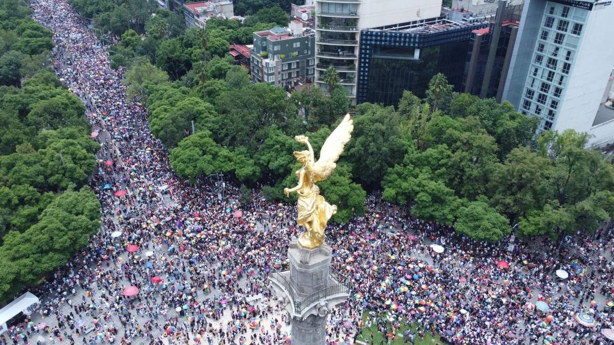Marcha del orgullo gay sobre Reforma