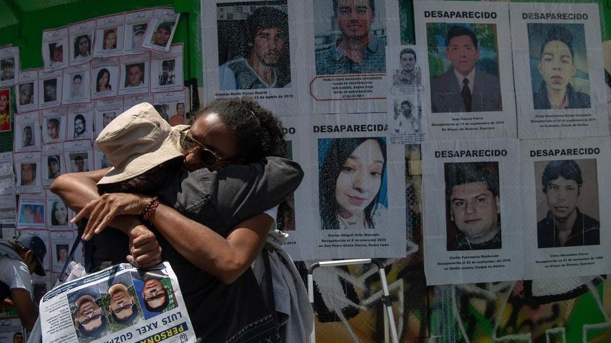 Protesta Entre por más de 30 universitarios