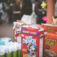 Si tenés cajas de cereales vacías, no las tires: creá este bonito organizador para tus libros