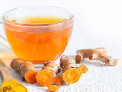Qué le pasa a tu cuerpo si tomás una infusión de cúrcuma y jengibre todos los días