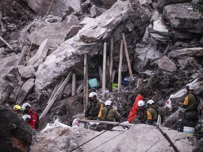 Localizan "material genético humano" en área del cerro del Chiquihuite que se desgajó