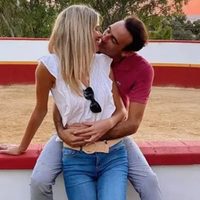 Luego de su tarde de toros, Enrique Ponce y Ana Soria aprovechan de la noche
