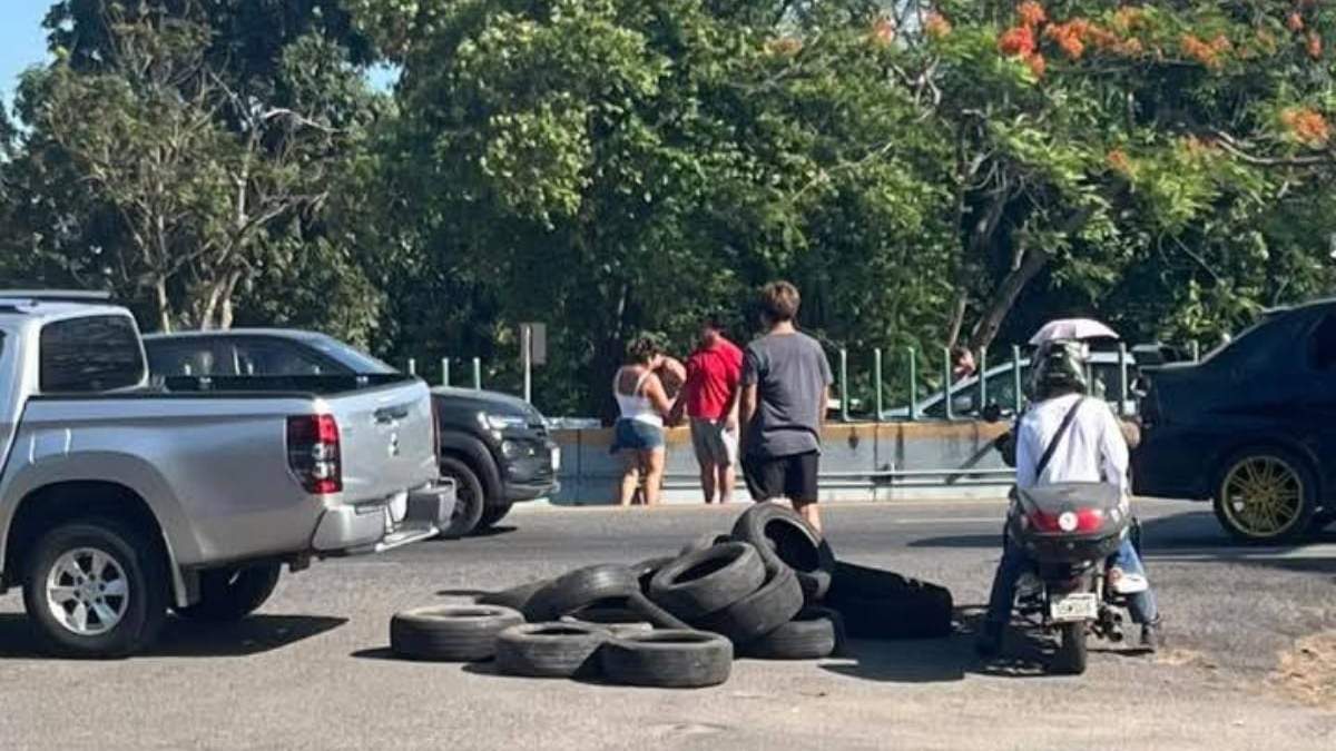 Bloqueos en Tabasco por la falta de electricidad