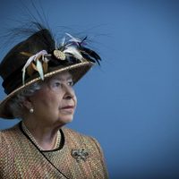 No es por temor al contagio: la histórica decisión de la Reina Isabel