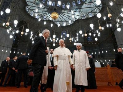El papa León XIV llamó a la unidad y la paz en su despedida de Turquía