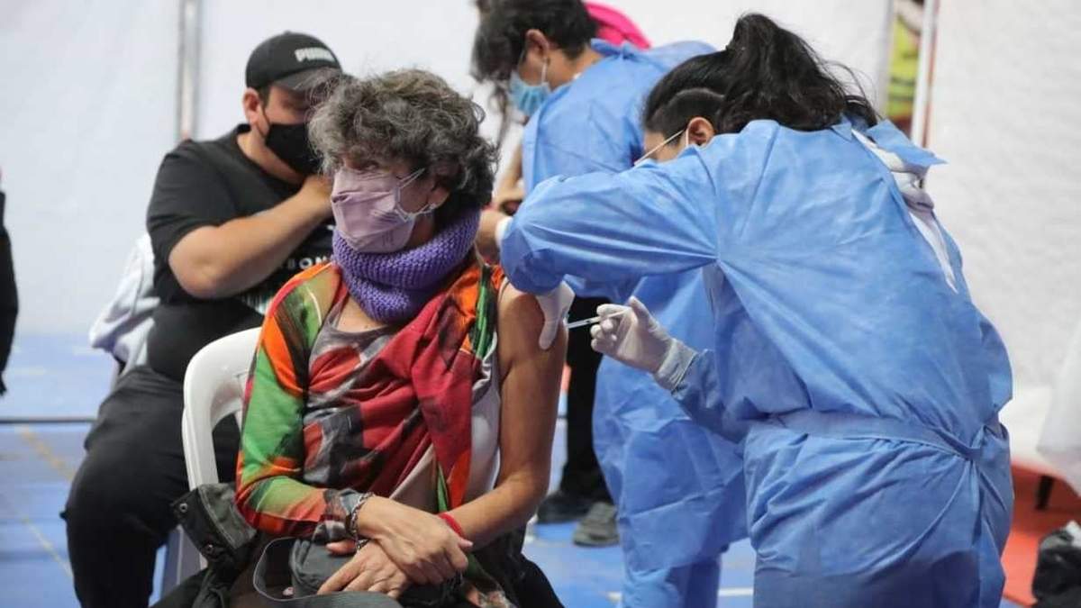 Operativo de vacunación contra el coronavirus en Neuquén Capital. Fuente: (Twitter)