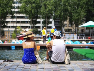 Estalló el verano en París: la capital francesa reabrió sus “playas” en el Sena