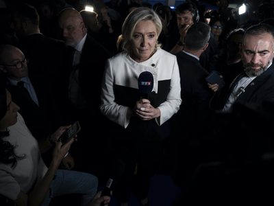 Le Pen y su partido de ultraderecha caen al tercer lugar en las elecciones de Francia