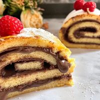 Pionono casero relleno con Nutella: facilísimo de hacer y muy rendidor para el antojo dulce