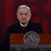 Gobierno analiza adquirir pastillas de Pfizer y Merck contra el covid-19: AMLO
