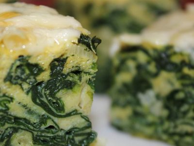 Pastel de espinaca y queso: una receta facilísima que te va a salvar en tu próxima cena familiar