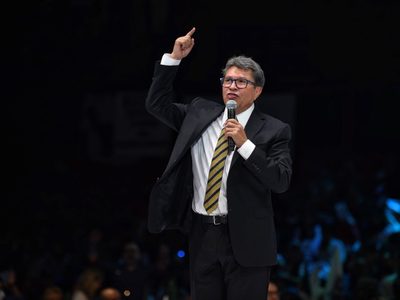 Monreal busca que sancionen a Sansores por incumplir orden de no difundir mensajes en su contra