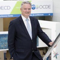 OCDE recorta la previsión de crecimiento para México y señala incertidumbre para la inversión