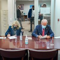 Joe Biden y su esposa Jill votan de manera anticipada en Delaware