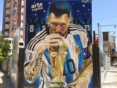 Se inauguró el mural de Lionel Messi “Campeones del Mundo” en el centro de Neuquén