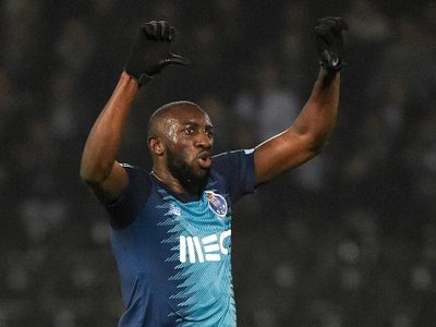 Moussa Marega se cansó de los cantos racistas y estalló