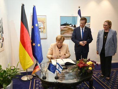 Merkel pide a la UE "definir mejor" sus intereses en materia de seguridad