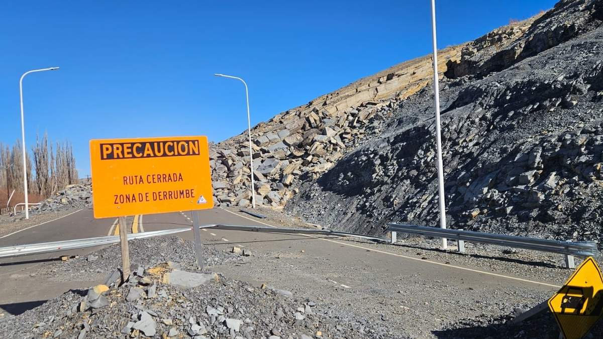 Nuevo derrumbe en el cerro de la Virgen. Fuente: (X)