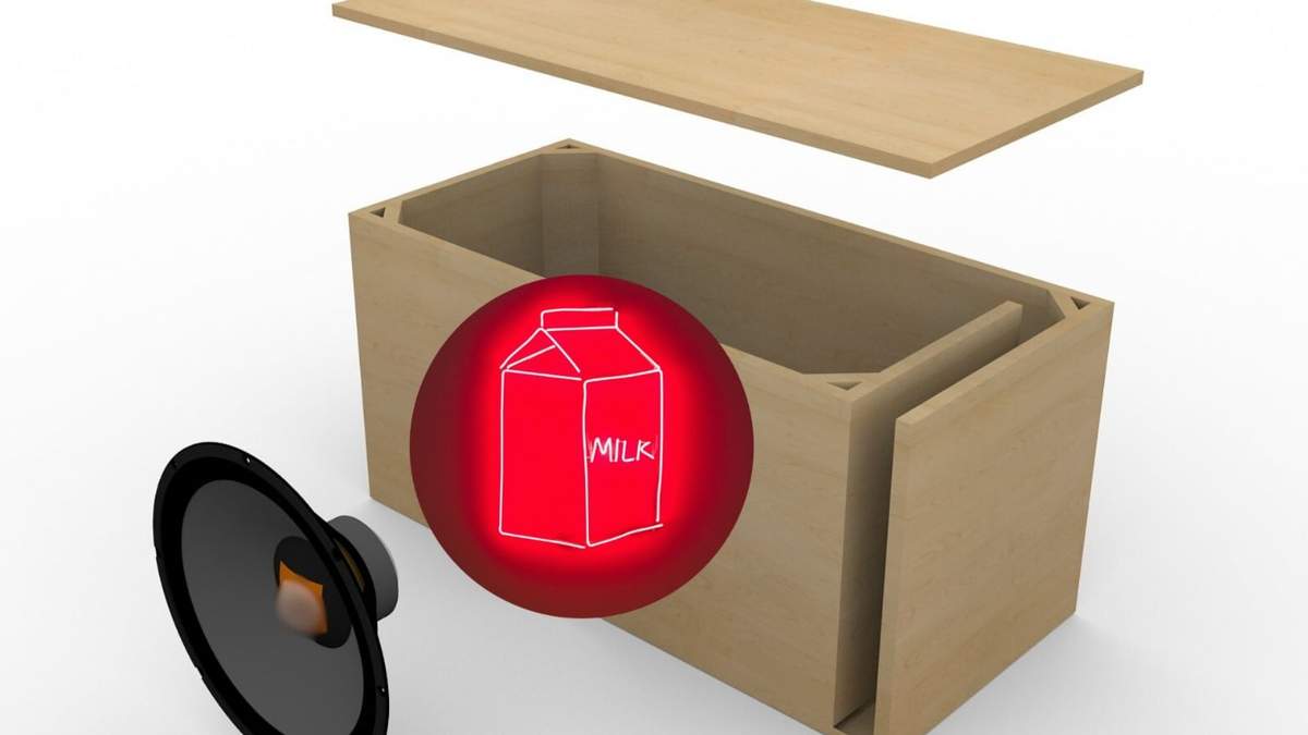 Dos hombres fueron arrestados tras entregar cajas de leche en lugar de una bocina a una mujer en CDMX.