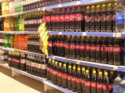 Lo único que necesitás para poner las fotos de tu viaje en el living son unas botellas de gaseosa de 2 litros