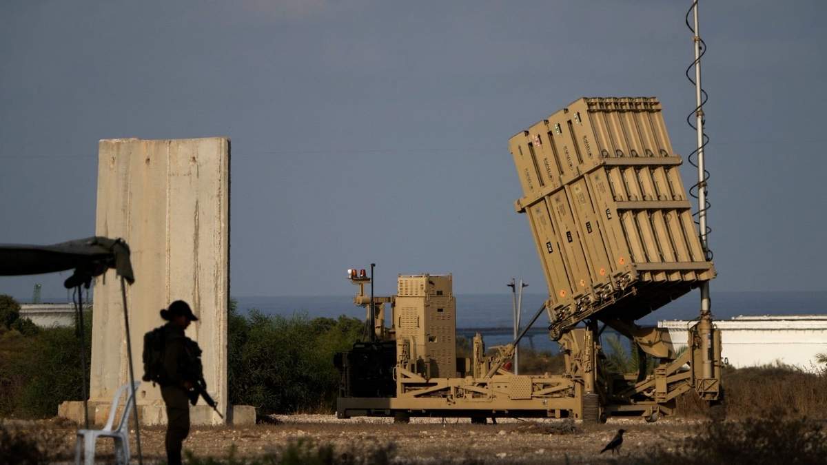 Una batería del sistema de defensa aérea israelí Domo de Hierro, en Ashkelon, en el sur de Israel