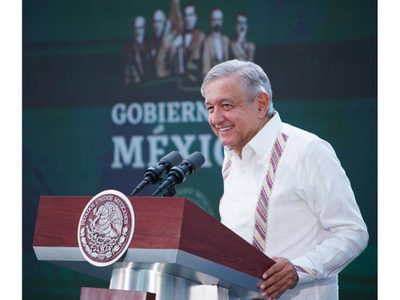 Cuando Calderón se vistió de militar 'parecía Comandante Borolas”, se mofa AMLO