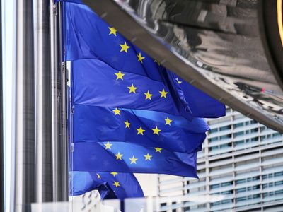 Trump advierte nuevos aranceles contra países con normas digitales que afecten a la tecnología de EU