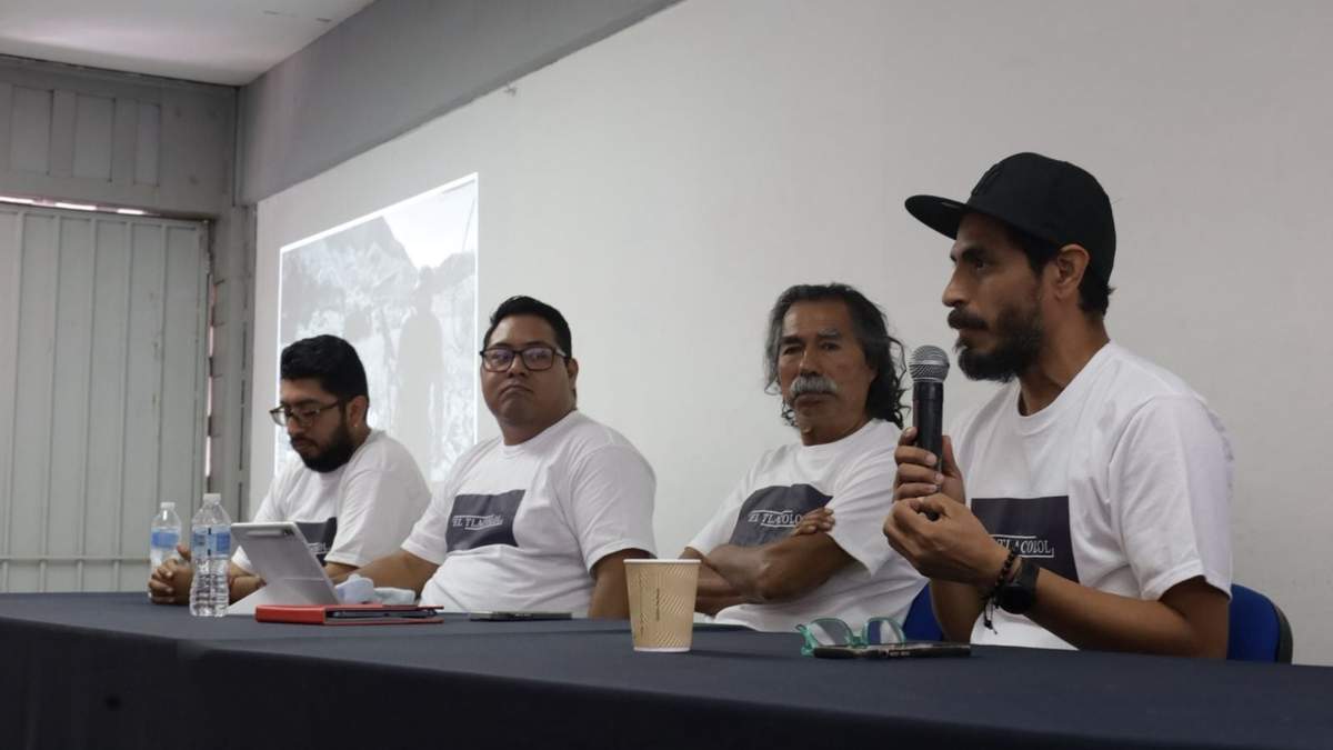 De derecha a izquierda, los reporteros de "El Tlacolol": Arturo de Dios Palma, Jesús Guerrero, Emiliano Tizapa y Amilcar Juárez