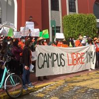 Estudiantes de la UDLAP exigen liberación de instalaciones; "campus libre ya"