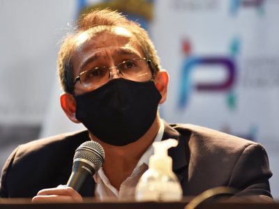 Tras permanecer varado en España, el intendente de Plaza Huincul regresó a sus funciones
