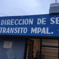 SLP: Atacan comandancia de Moctezuma, incendian vehículos y secuestran a 4 policías