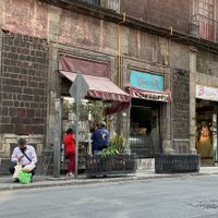 Anuncian microcréditos y apoyos a empleados por semáforo rojo en CDMX