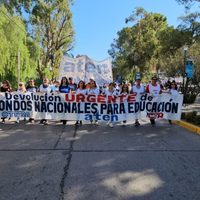 Docentes se movilizaron por las calles de Neuquén para rechazar el ajuste del gobierno nacional