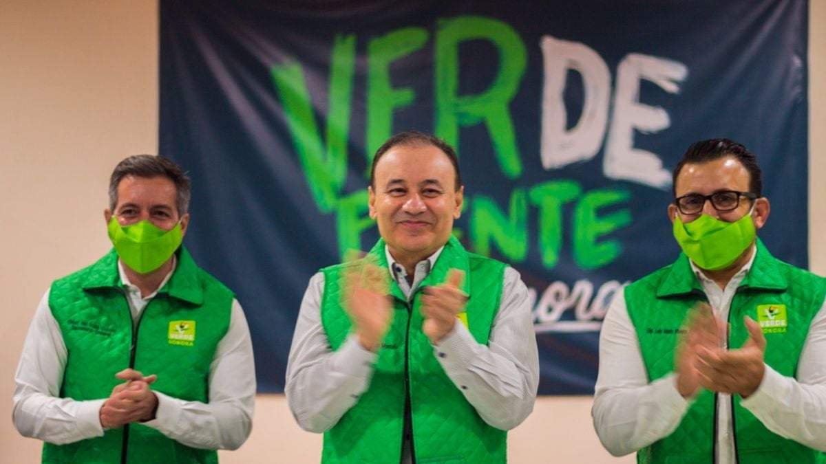 El exsecretario de Seguridad Pública federal, Alfonso Durazo, con líderes del PVEM en Sonora