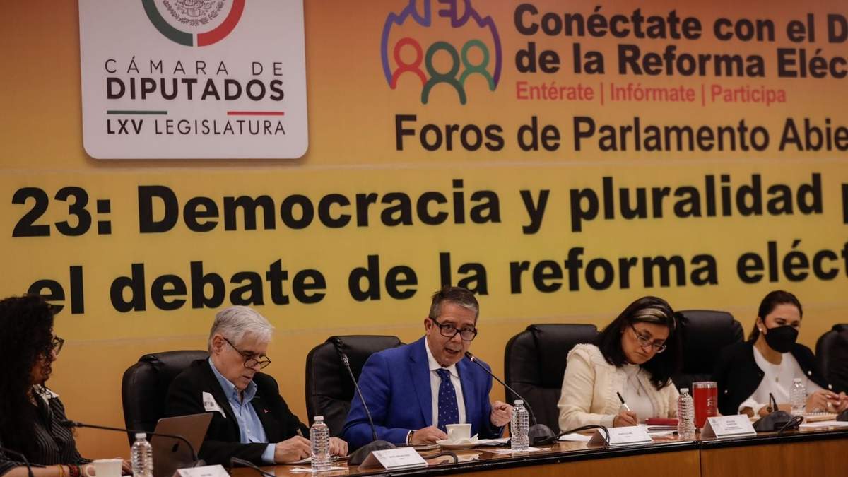 El Fisgón y Jenaro Villamil, en el foro de la Cámara de Diputados