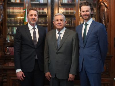 AMLO se reúne con inversionistas de serie documental sobre Islas Marías