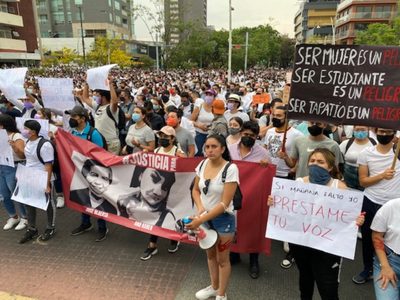 Con marcha, integrantes de la UdeG exigen justicia por los hermanos González Moreno