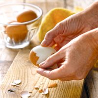 No lo vas a creer: el sencillo truco para pelar huevos en menos de 5 minutos sin quemarte