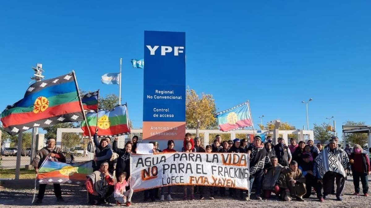 Ocupación mapuche en una gerencia de YPF en Añelo. Fuente: (Twitter)