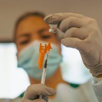 El Gobierno inicia negociaciones para obtener dosis de la vacuna de Moderna