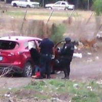 Enfrentamiento deja un detenido y una tienda Oxxo quemada en Apatzingán