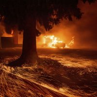 Incendios forestales en California dejan al menos nueve muertos y 35 desaparecidos